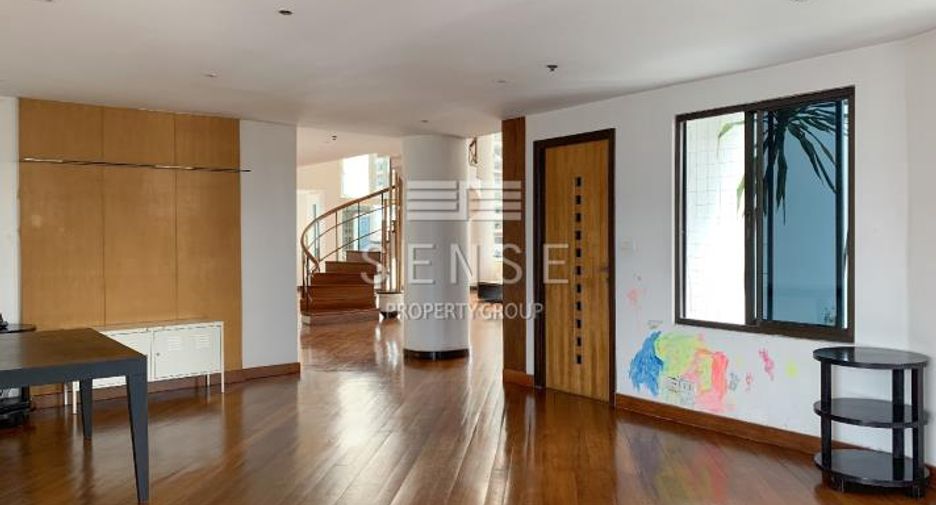 For sale 4 bedrooms condo in Watthana, Bangkok