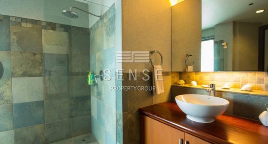 For sale 4 bedrooms condo in Watthana, Bangkok