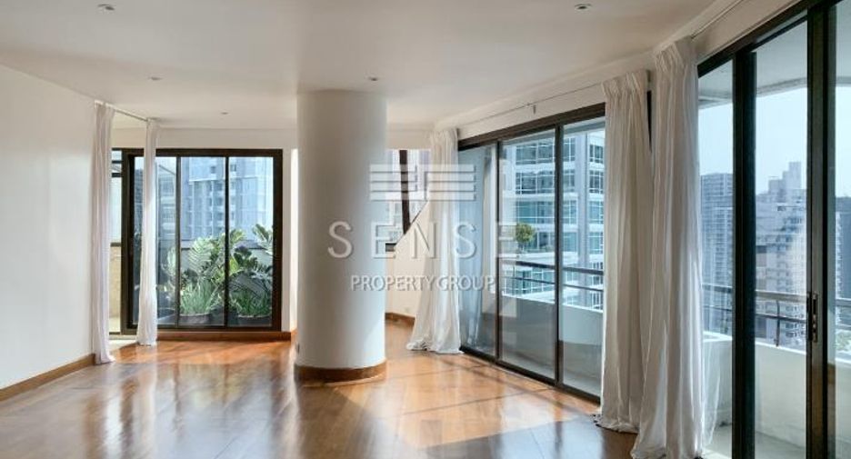For sale 4 bedrooms condo in Watthana, Bangkok