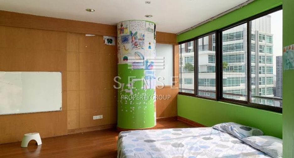 For sale 4 bedrooms condo in Watthana, Bangkok