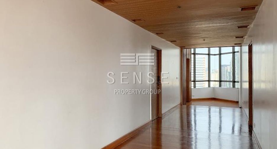 For sale 4 bedrooms condo in Watthana, Bangkok