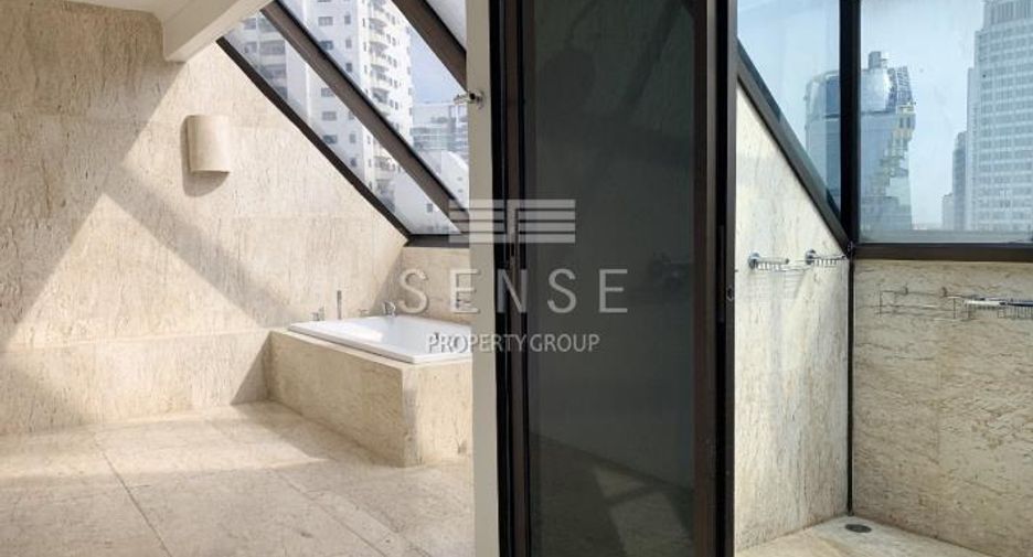 For sale 4 bedrooms condo in Watthana, Bangkok