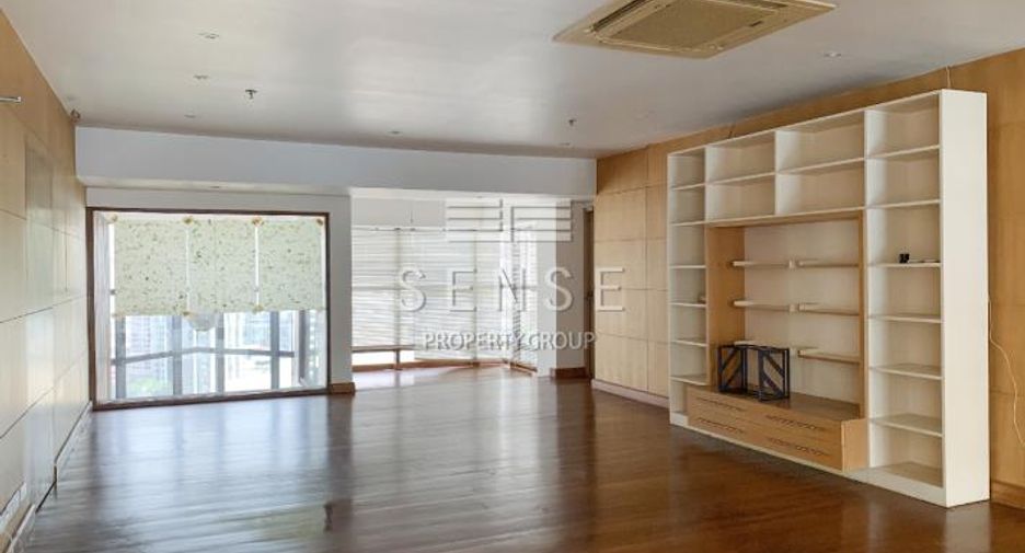 For sale 4 bedrooms condo in Watthana, Bangkok