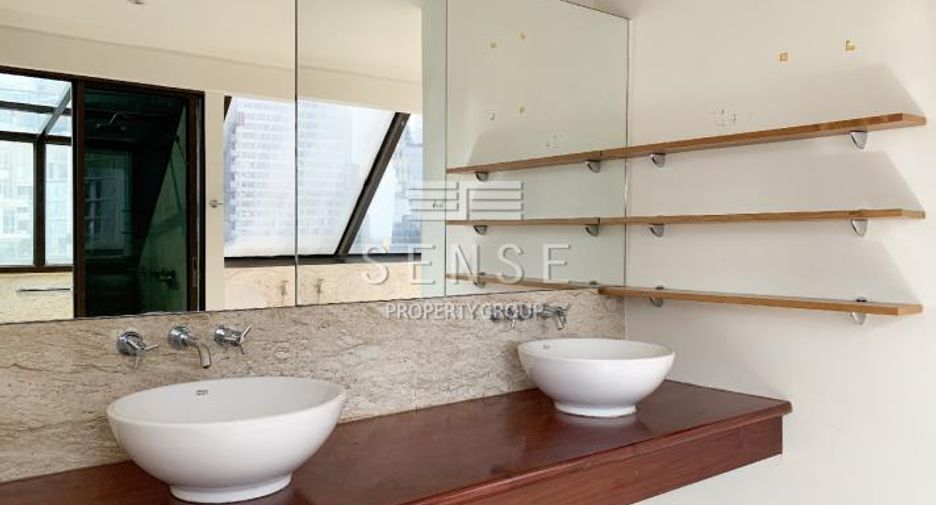 For sale 4 bedrooms condo in Watthana, Bangkok