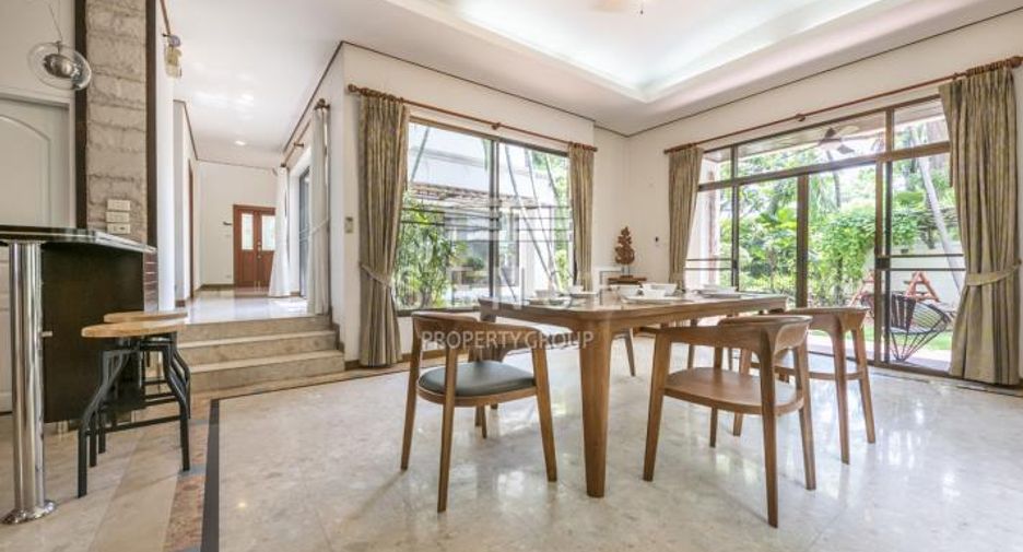 For rent 4 bedrooms house in Saphan Sung, Bangkok