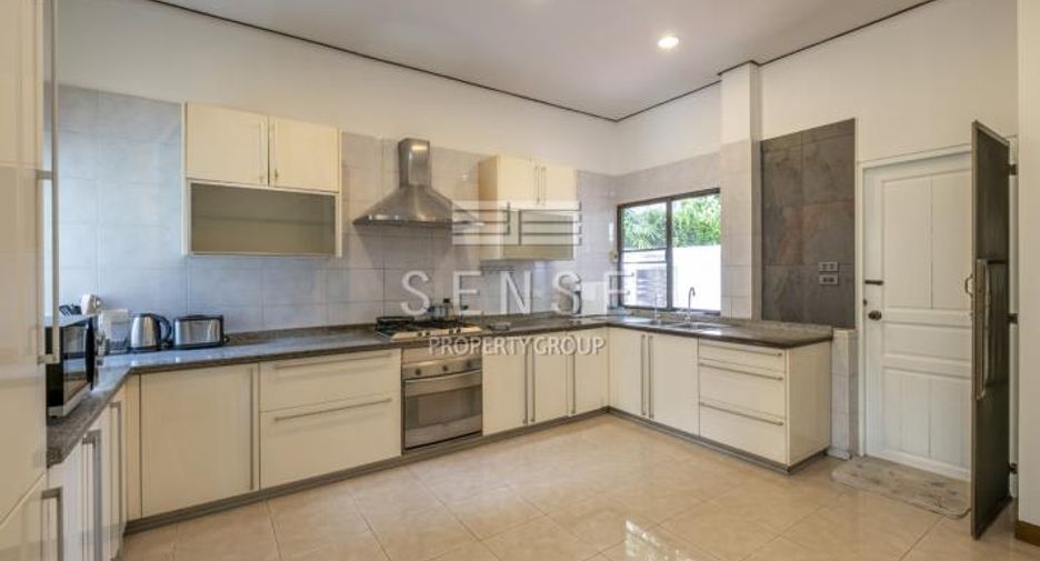 For rent 4 bedrooms house in Saphan Sung, Bangkok