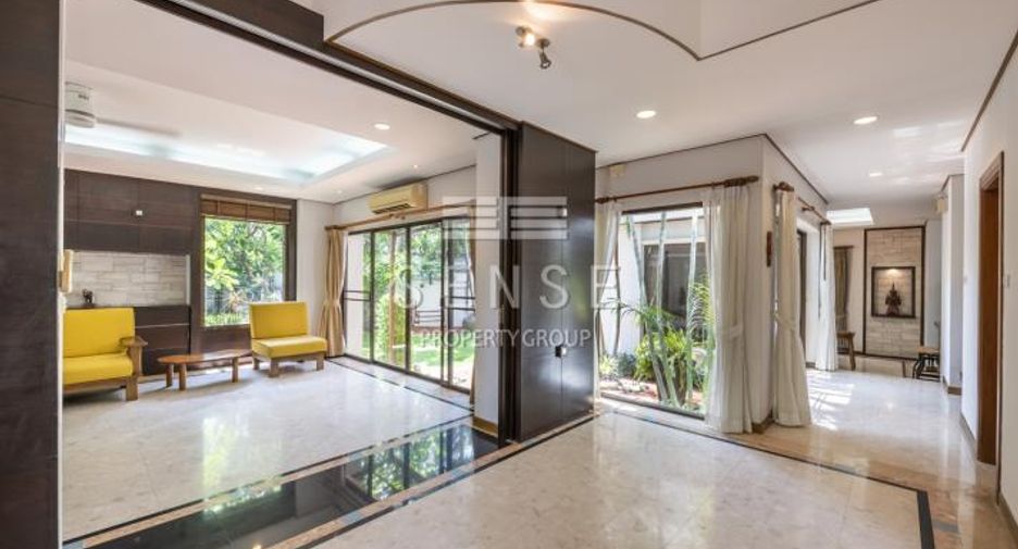 For rent 4 bedrooms house in Saphan Sung, Bangkok