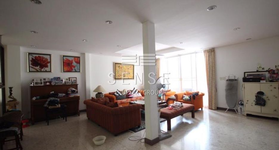 Haus zur Miete mit 4 Zimmer in Khlong Toei, Bangkok