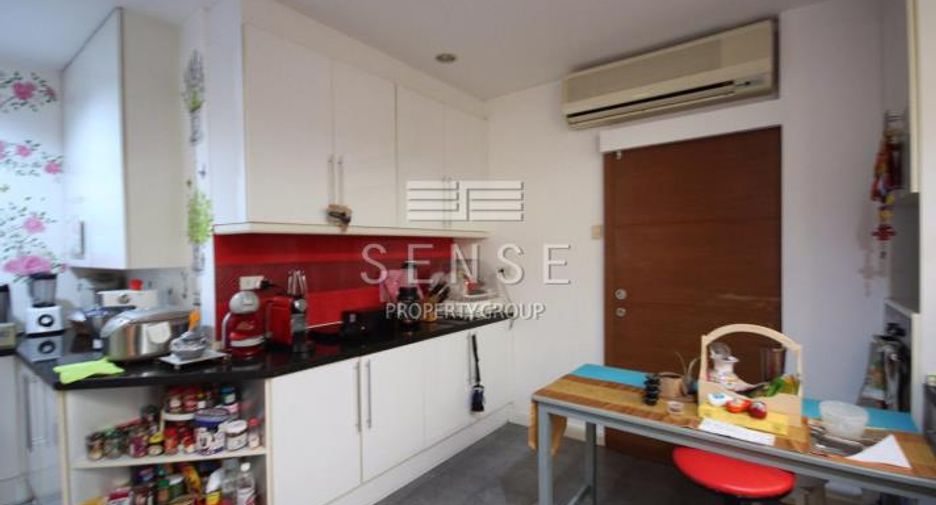 Haus zur Miete mit 4 Zimmer in Khlong Toei, Bangkok