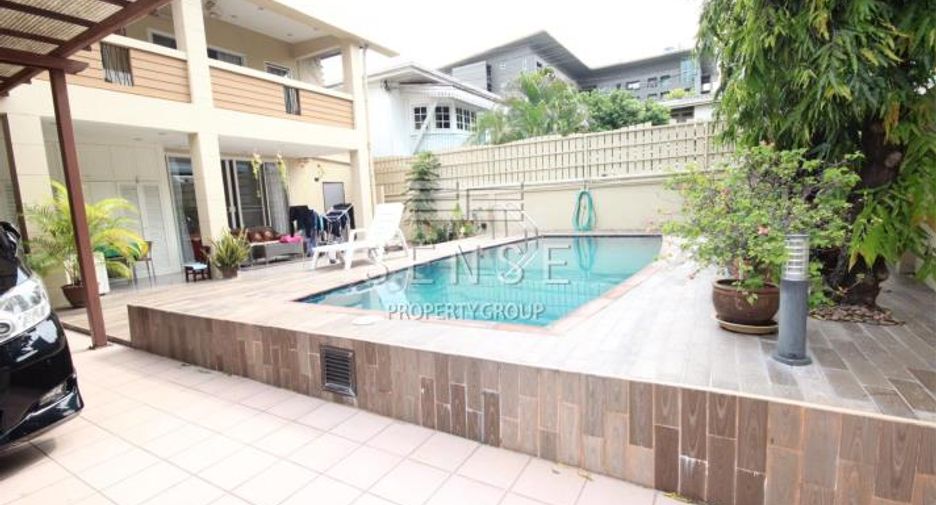 Haus zur Miete mit 4 Zimmer in Khlong Toei, Bangkok