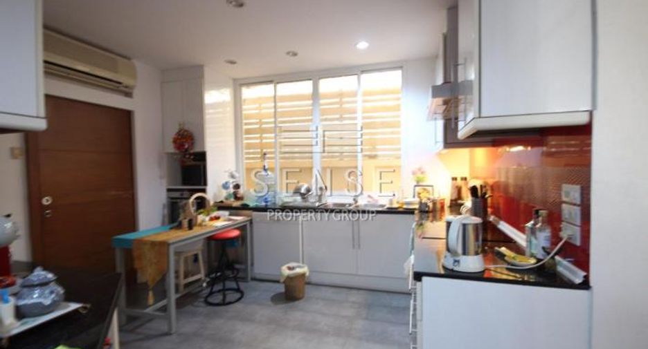 Haus zur Miete mit 4 Zimmer in Khlong Toei, Bangkok
