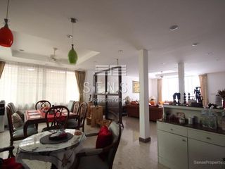 Haus zur Miete mit 4 Zimmer in Khlong Toei, Bangkok