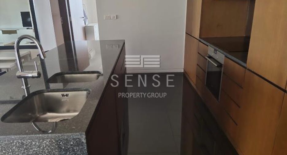 For rent 2 bedrooms condo in Pathum Wan, Bangkok