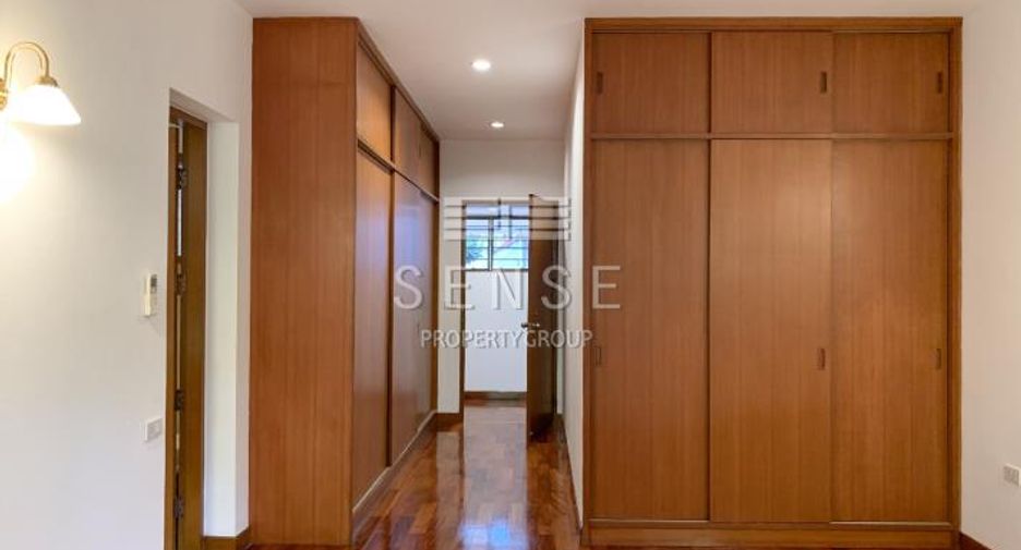 For rent 5 bedrooms house in Sathon, Bangkok
