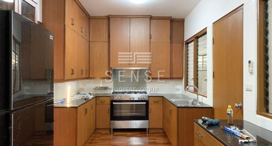 For rent 5 bedrooms house in Sathon, Bangkok