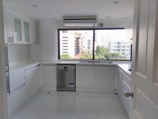 À louer 4 chambres condo à Khlong Toei, Bangkok