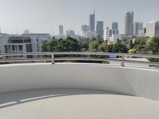 À louer 4 chambres condo à Khlong Toei, Bangkok