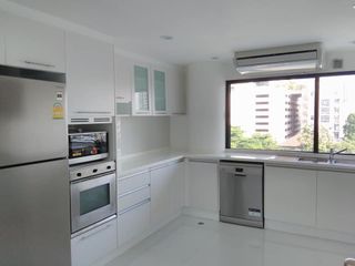 À louer 4 chambres condo à Khlong Toei, Bangkok