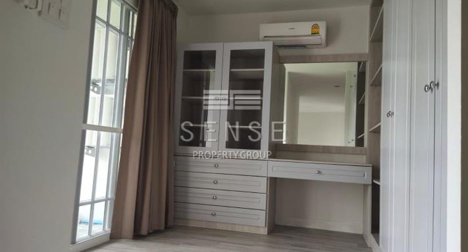 For rent 4 bedrooms house in Khlong Toei, Bangkok