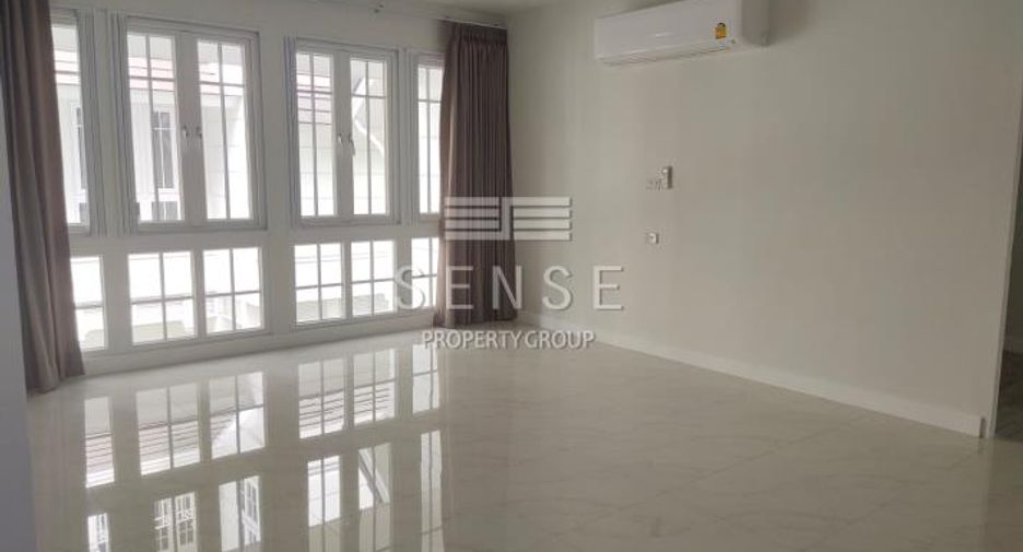 For rent 4 bedrooms house in Khlong Toei, Bangkok