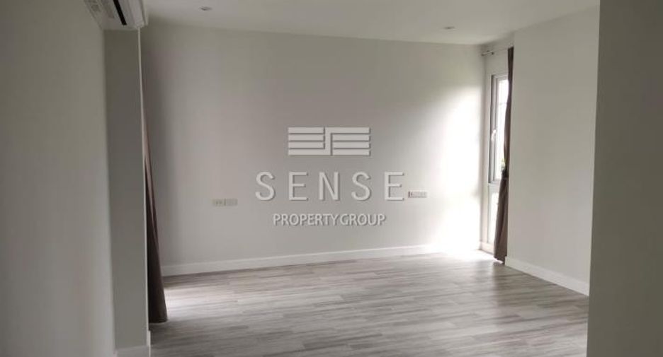 For rent 4 bedrooms house in Khlong Toei, Bangkok