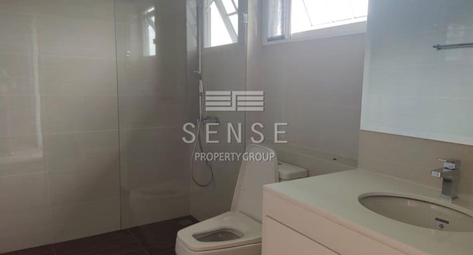 For rent 4 bedrooms house in Khlong Toei, Bangkok