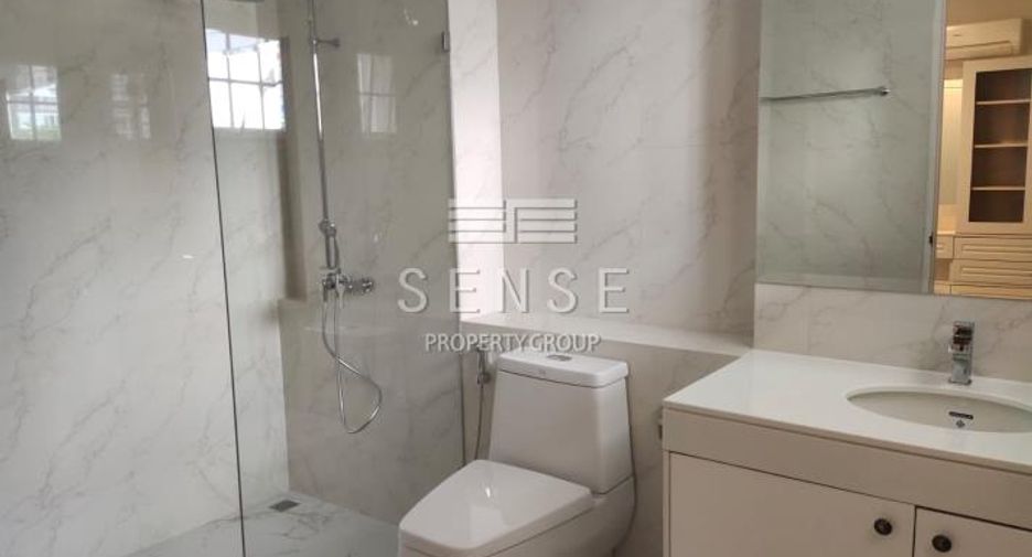 For rent 4 bedrooms house in Khlong Toei, Bangkok