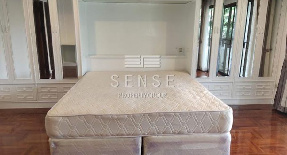 For rent 4 bedrooms house in Khlong Toei, Bangkok