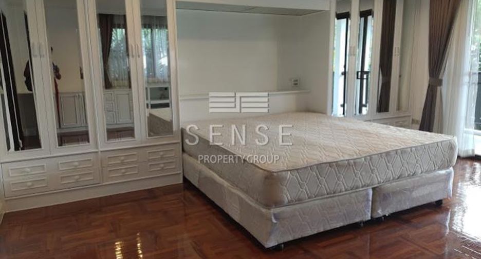 For rent 4 bedrooms house in Khlong Toei, Bangkok