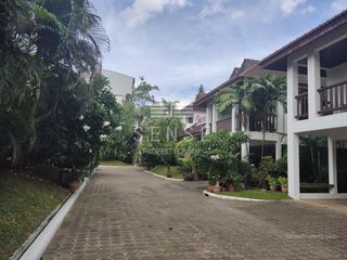 For rent 4 bedrooms house in Khlong Toei, Bangkok
