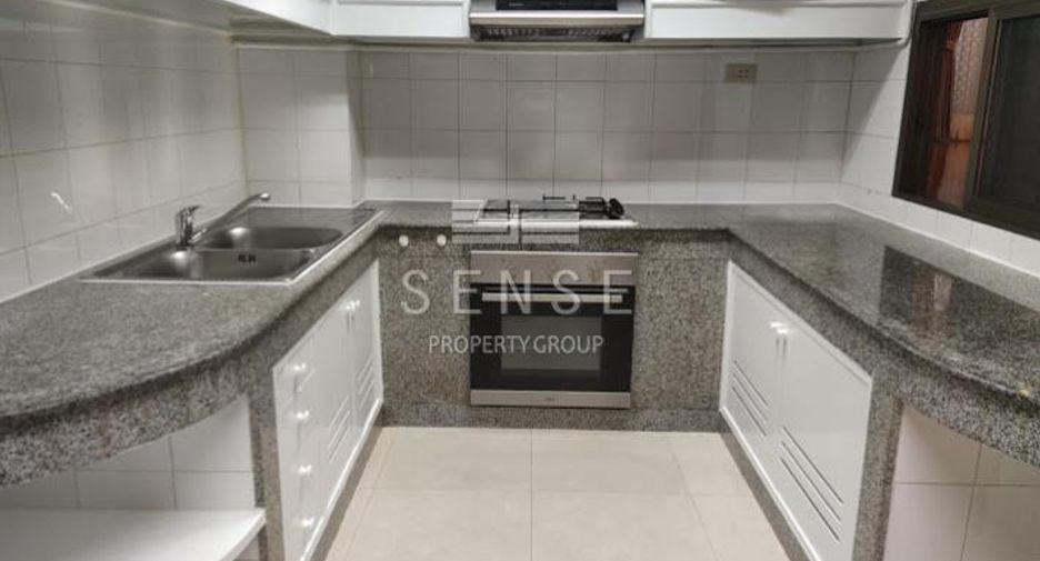 For rent 4 bedrooms house in Khlong Toei, Bangkok