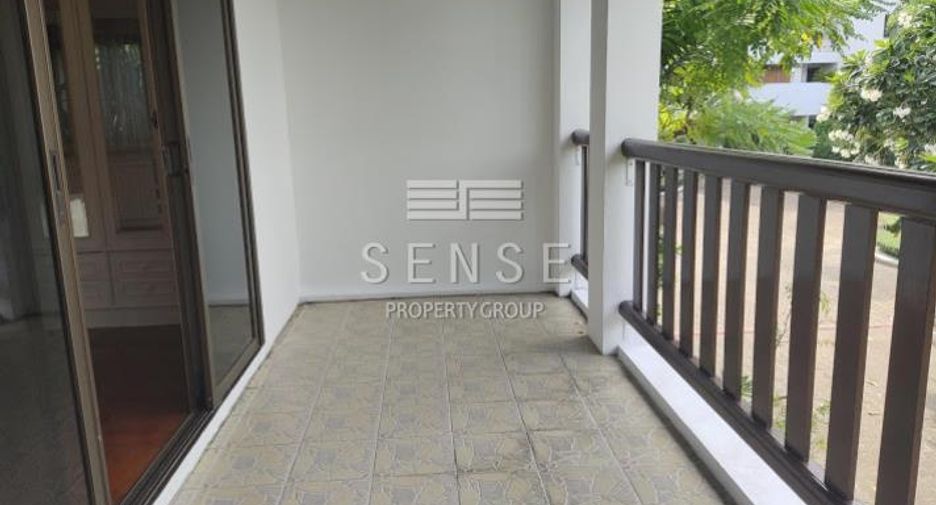 For rent 4 bedrooms house in Khlong Toei, Bangkok