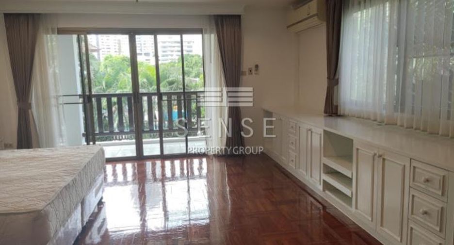 For rent 4 bedrooms house in Khlong Toei, Bangkok
