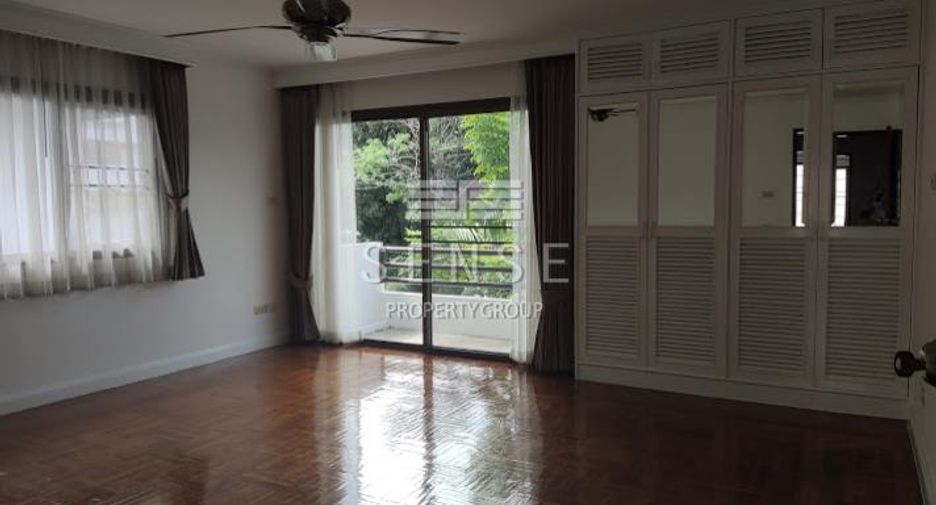 For rent 4 bedrooms house in Khlong Toei, Bangkok