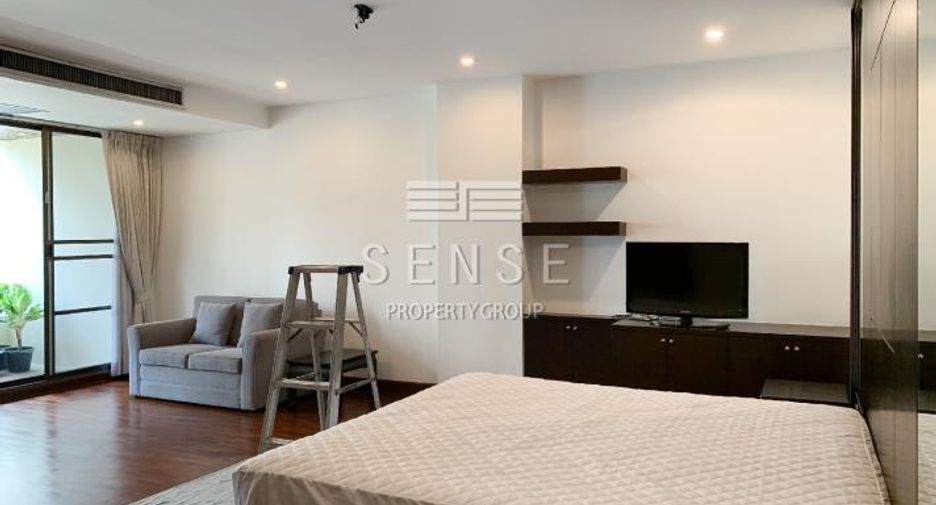 For rent 3 bedrooms condo in Watthana, Bangkok