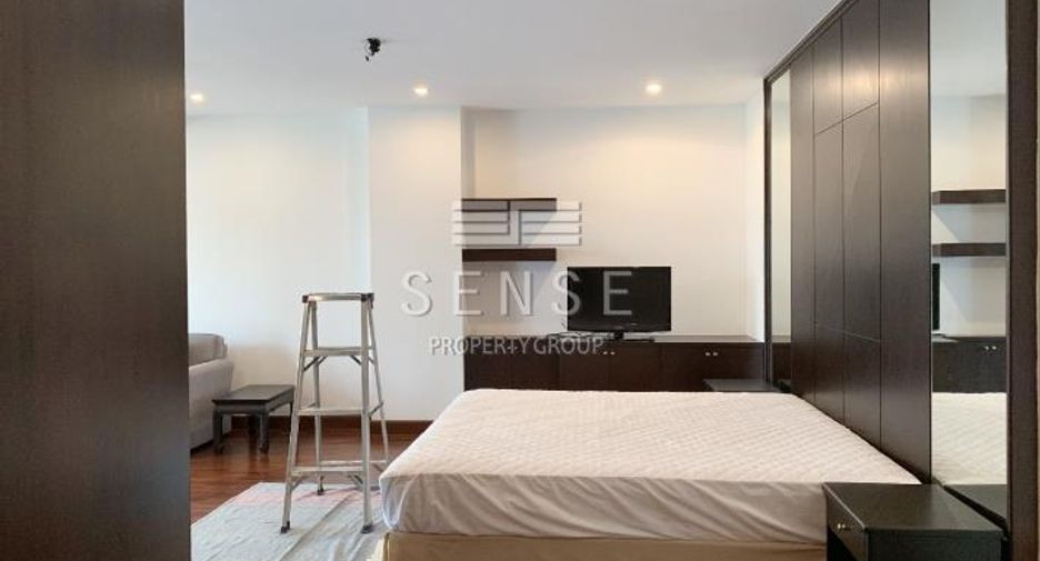 For rent 3 bedrooms condo in Watthana, Bangkok