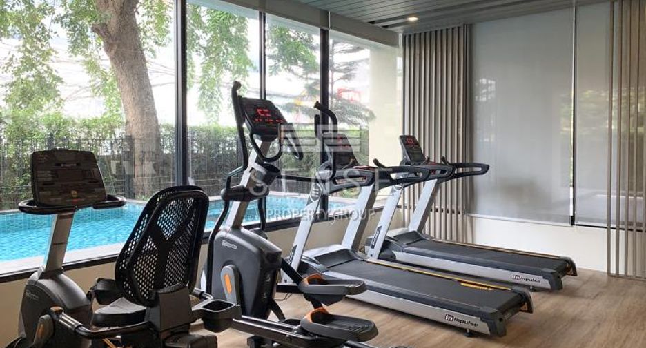 For rent 3 bedrooms condo in Khlong Toei, Bangkok