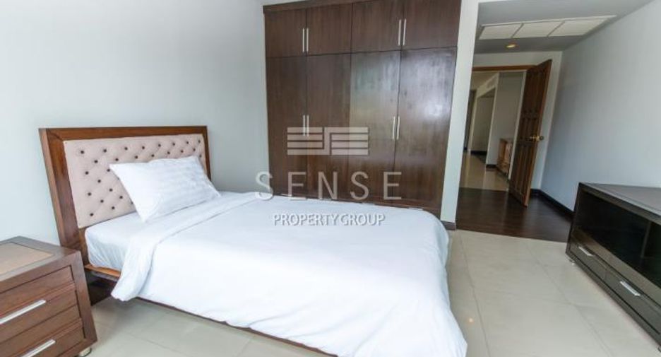 For rent 3 bedrooms condo in Sathon, Bangkok
