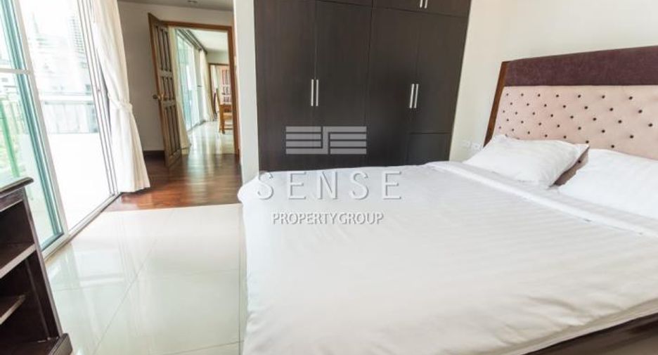 For rent 3 bedrooms condo in Sathon, Bangkok