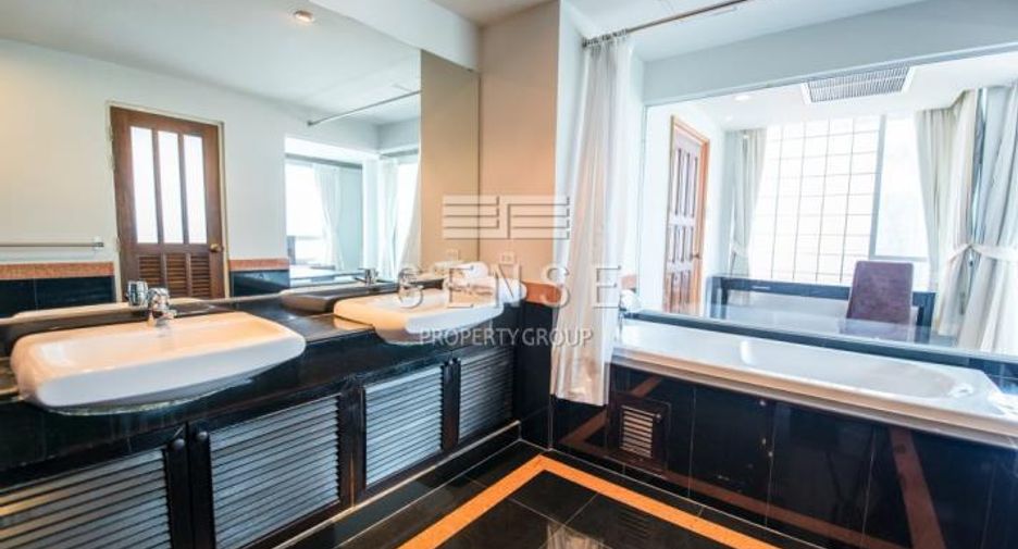 For rent 3 bedrooms condo in Sathon, Bangkok