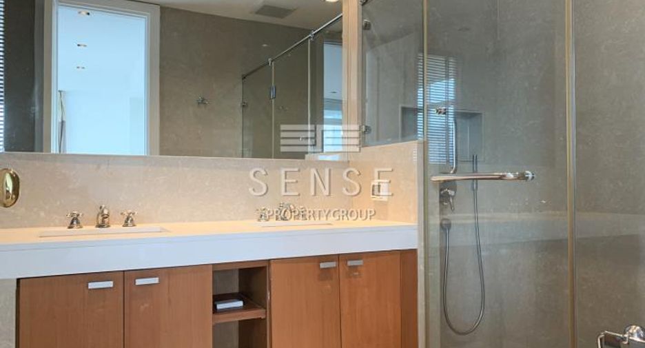 For rent 3 bedrooms condo in Pathum Wan, Bangkok