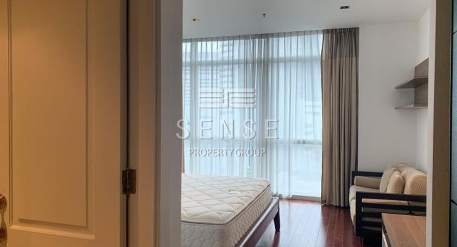 For rent 3 bedrooms condo in Pathum Wan, Bangkok