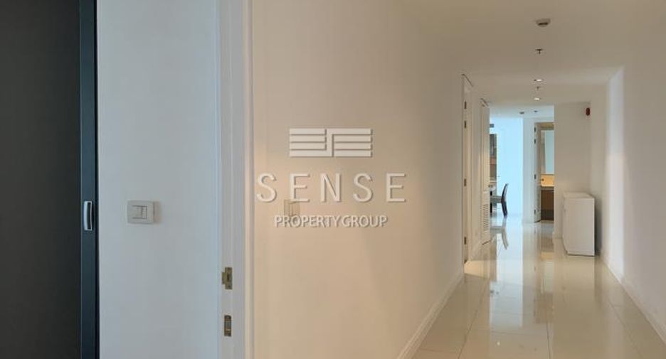 For rent 3 bedrooms condo in Pathum Wan, Bangkok