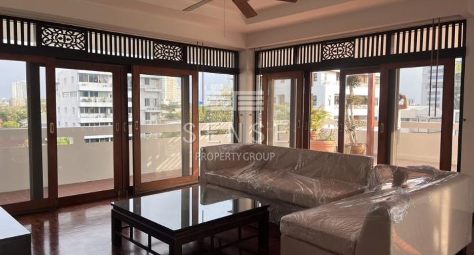 For rent 3 bedrooms condo in Sathon, Bangkok