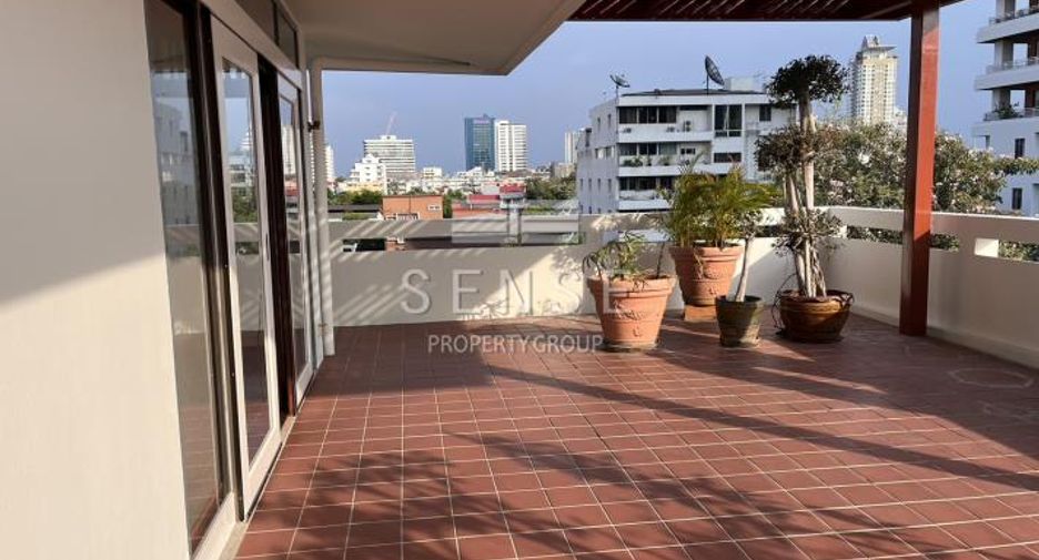 For rent 3 bedrooms condo in Sathon, Bangkok