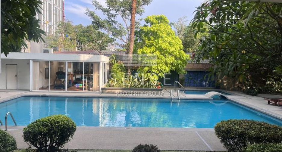 For rent 3 bedrooms condo in Sathon, Bangkok