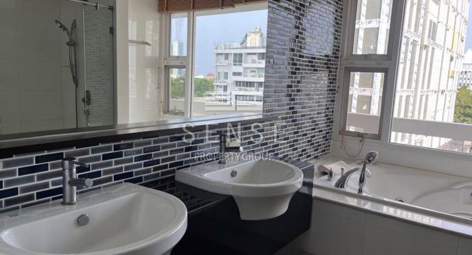 For rent 3 bedrooms condo in Sathon, Bangkok
