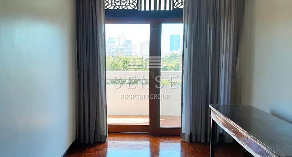 For rent 3 bedrooms condo in Sathon, Bangkok