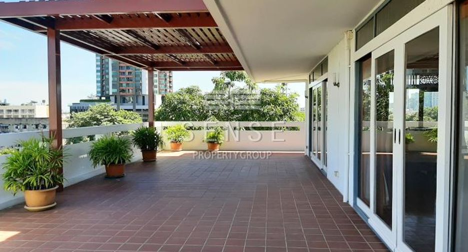 For rent 3 bedrooms condo in Sathon, Bangkok