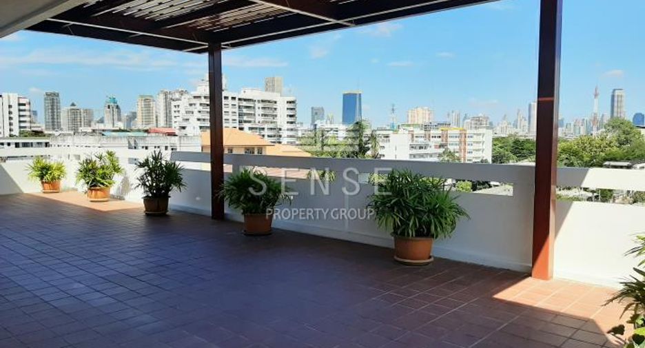 For rent 3 bedrooms condo in Sathon, Bangkok